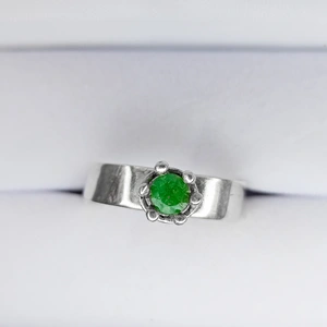 Delicate Crowned Emerald in Pure Silver Ring